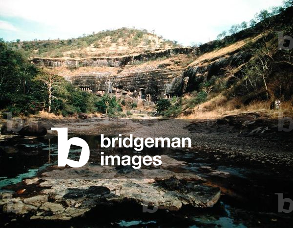 General view of the caves (photo)