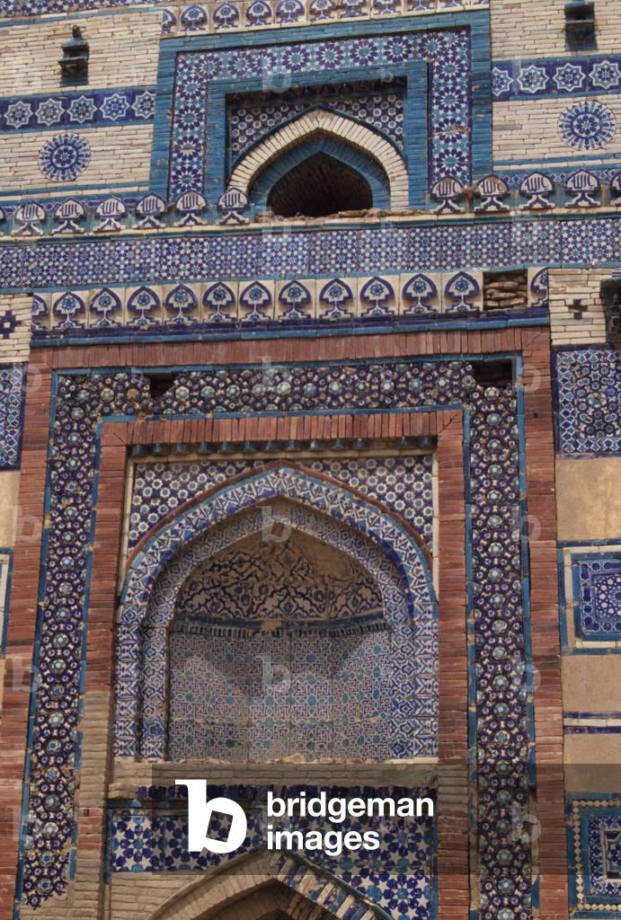 Tiles on the entrance gate to the mausoleum of Bibi Jawindi (d.1403) erected in 1494 (photo)