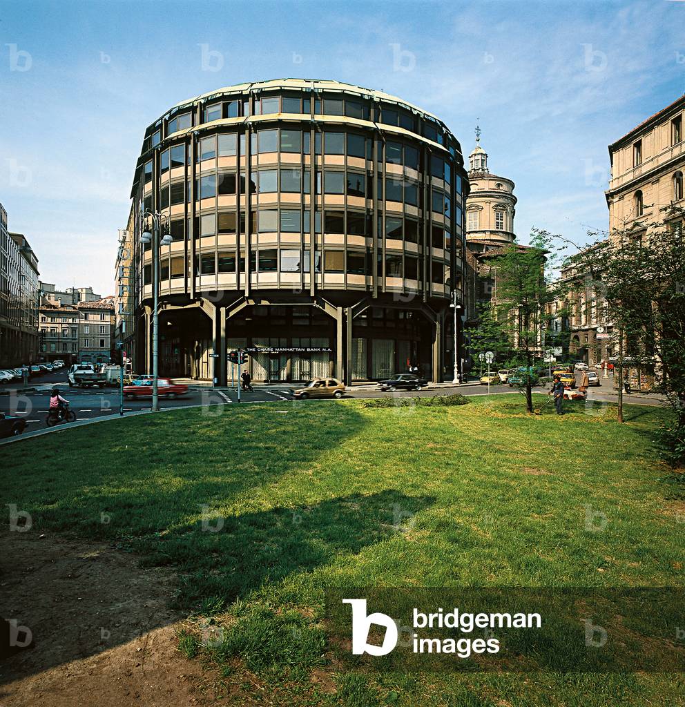 Office building in piazza Meda in Milan - external (Edificio per uffici in piazza Meda a Milano - Esterno), by Peressutti Enrico, Rogers Ernesto Nathan, Banfi Gian Luigi, Coluccini R., Barbiano di Belgiojoso Lodovico, Paiosa L., 1969, 20th Century