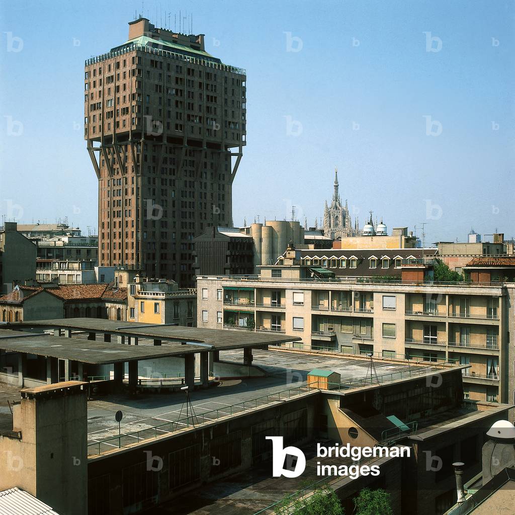 The Velasca Tower in Milan (La Torre Velasca a Milano), by Peressutti Enrico, Barbiano di Belgiojoso Lodovico, Rogers Ernesto Nathan, 1956 - 1958, 20th Century, reinforced concrete