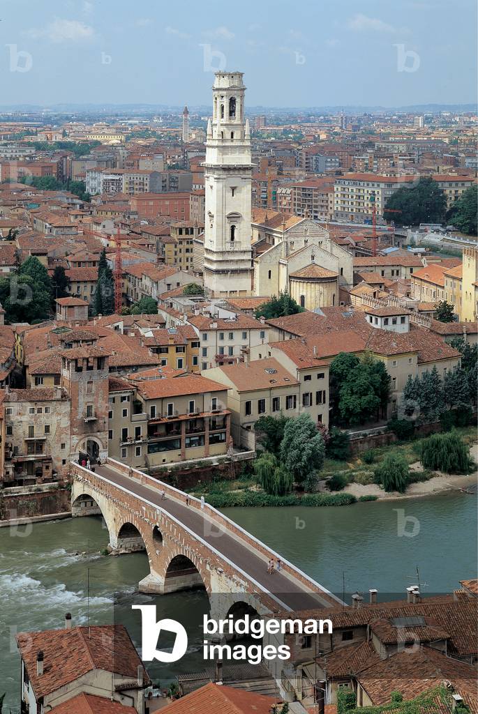 Gateway to Ponte Pietra - Verona, (photo)