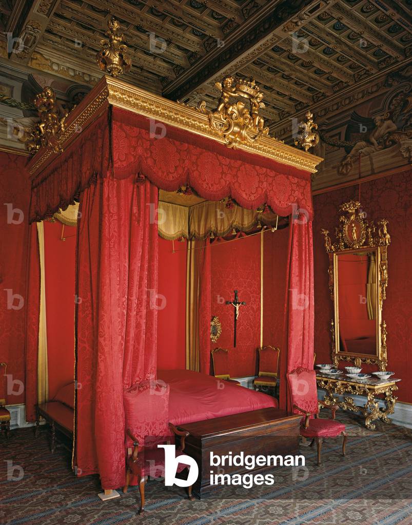 Four poster bed (Letto a baldacchino), by tuscan manufactury, 1650 - 1700, 18th Century, carved and gilded wood, damask