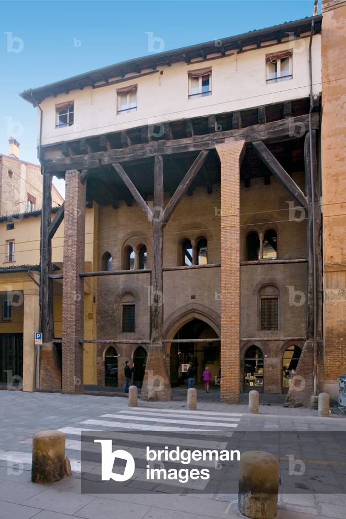 Casa Isolani,