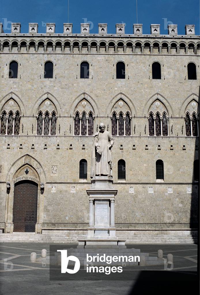 Piazza and Palazzo Salimbeni,