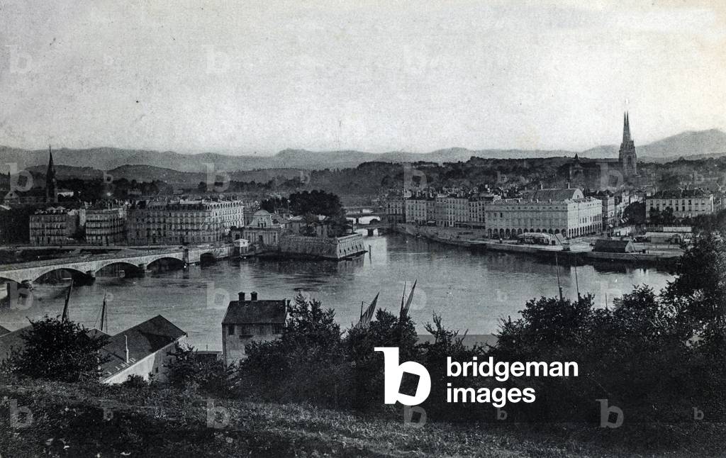 View of the junction between the Nive and the Adour in Bayonne, Pyrenees Atlantic Postcard 1905