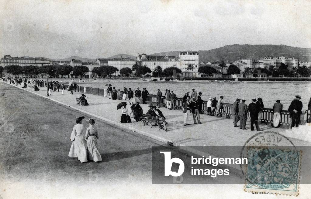 Belle epoque: the new jetee in Cannes, 1909 (b/w photo)