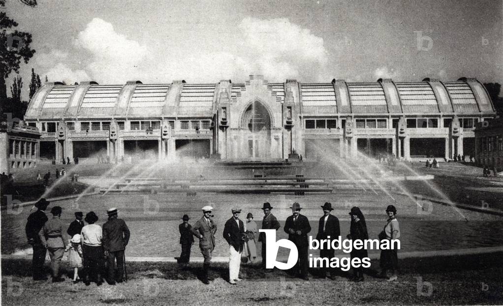 View of the White Coal Palace and the Light Fountains at the International Exhibition of White Coal in Grenoble in Isere 1925 Postcard Private Collection (International Exhibition of Hydropower and Tourism, Grenoble)