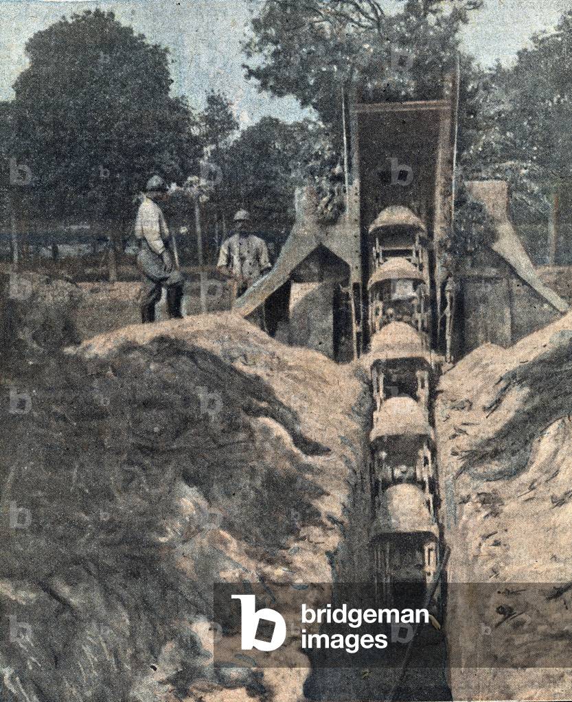 First World War: The dredge digs a trench in sand, France Illustration from “” Le pelerin” 17/06/1917