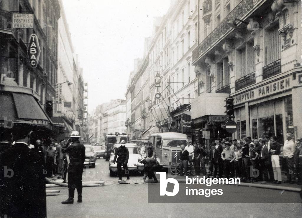 Fire in rue Simon Lefranc, corner rue du fox, intervention of firefighters from Paris to Paris July 1967 Photo Duchesne