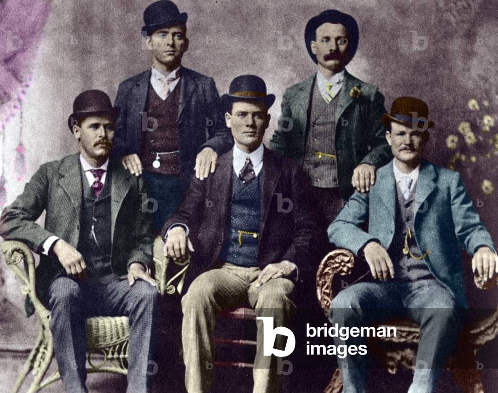 Members of the Wild Bunch, American criminal gang: standing, left to right, William Carver (News Carver), Harvey Logan (Kid Curry); sitting, Harry Longabaugh (Sundance Kid), Ben Kilpatrick (The Tall Texan), Robert LeRoy Parker (Butch Cassidy) - Photograph of 1901 - The Wild Bunch, American outlaw gang, 1901