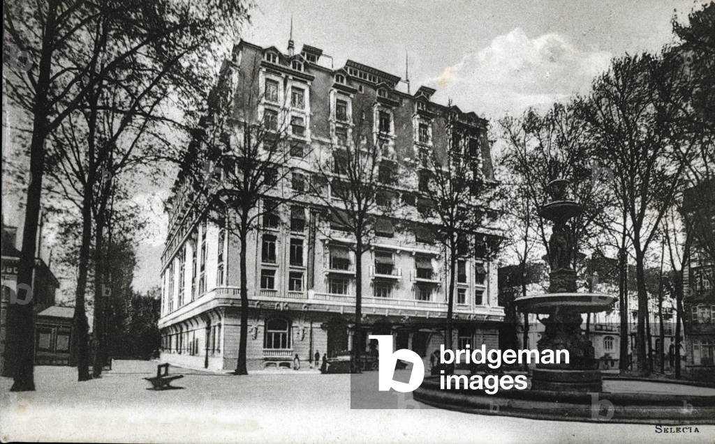 Thermal tourism: view of the hotel Ruhl in Vichy, Allier 1905 approx. (spa tourism: the hotel Ruhl in Vichy, France, 1905 ca) Postcard Private collection