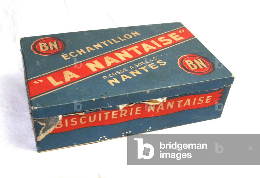 Box of cakes BN La Nantaise circa 1955