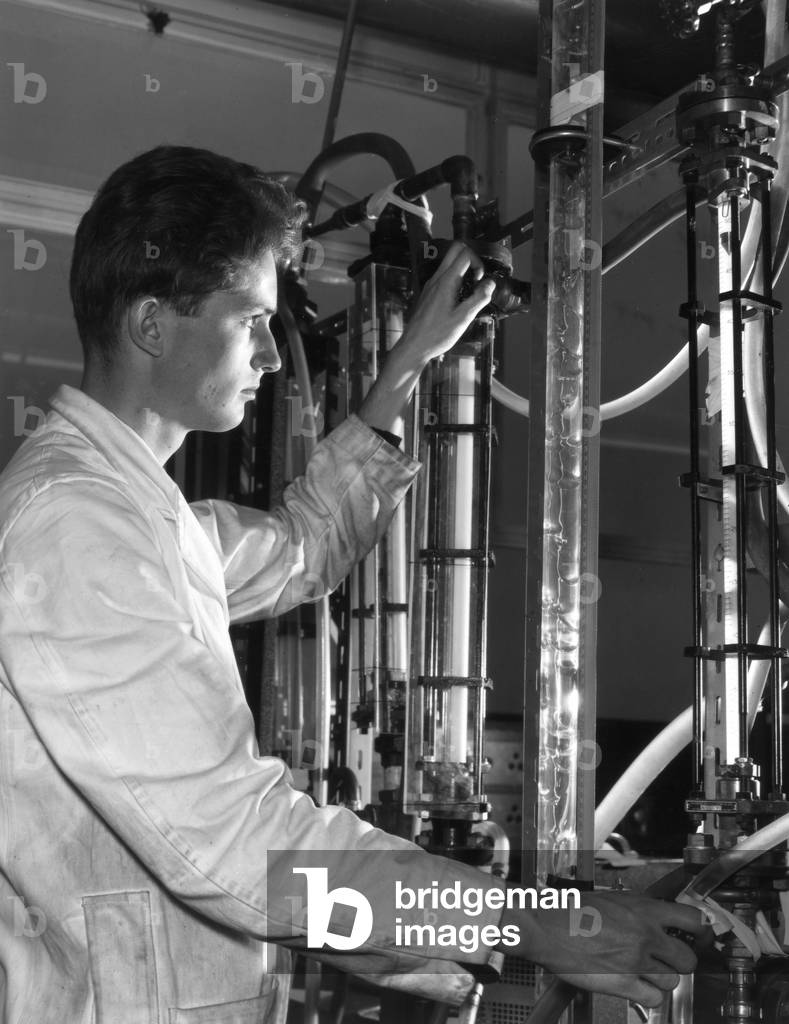 Image of Photography depicting STUDYING LIQUID FLOW 1960 by Barnaby's Studios Ltd