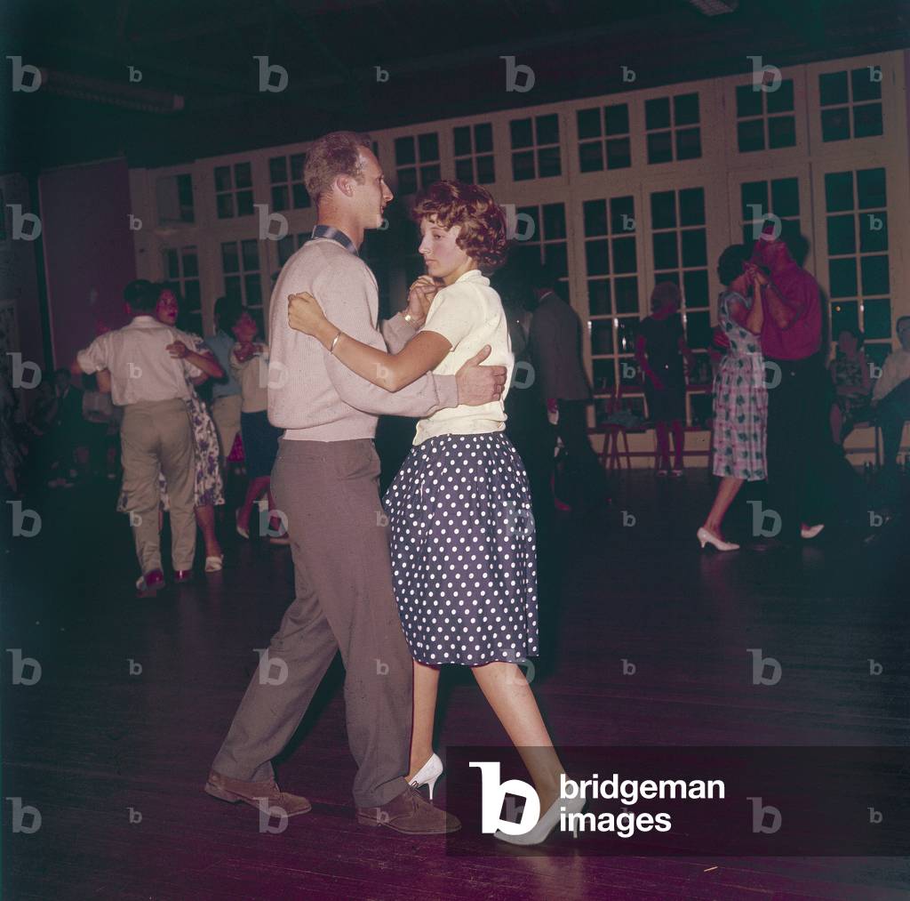 DANCING COUPLES