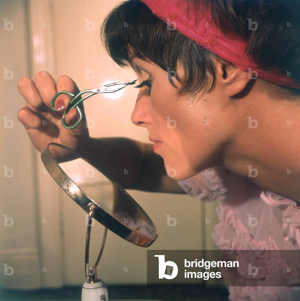 Immagine di Fotografia "CIGLIA FINTE" 1969 di Barnaby's Studios Ltd