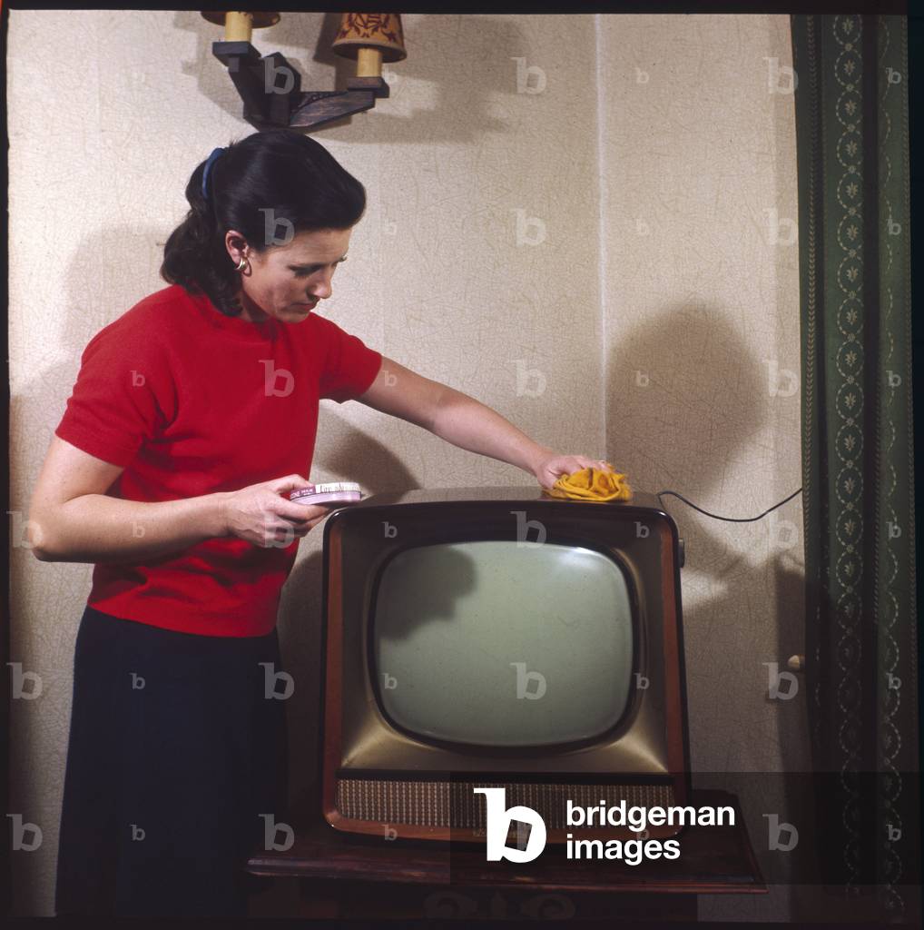 DUSTING A TELEVISION