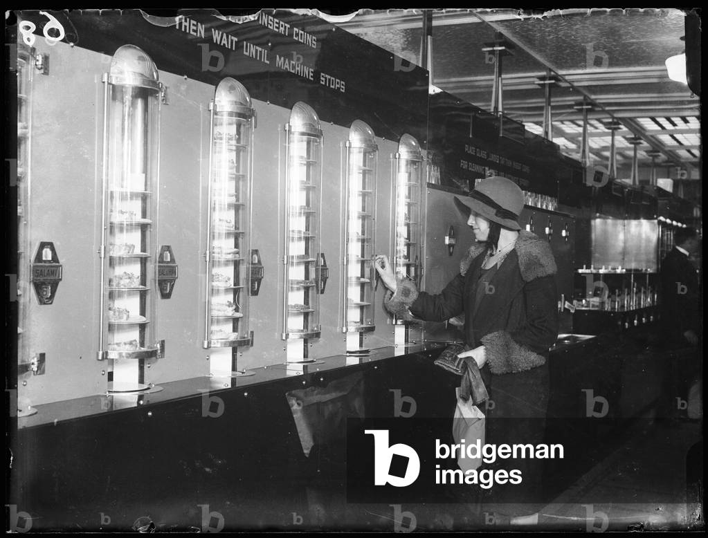 Image de Photographie représentant RESTAURANT AUTOMATIQUE 1930 par Barnaby's Studios Ltd