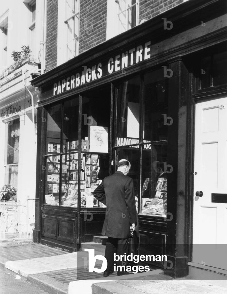 VETRINA DELLA LIBRERIA