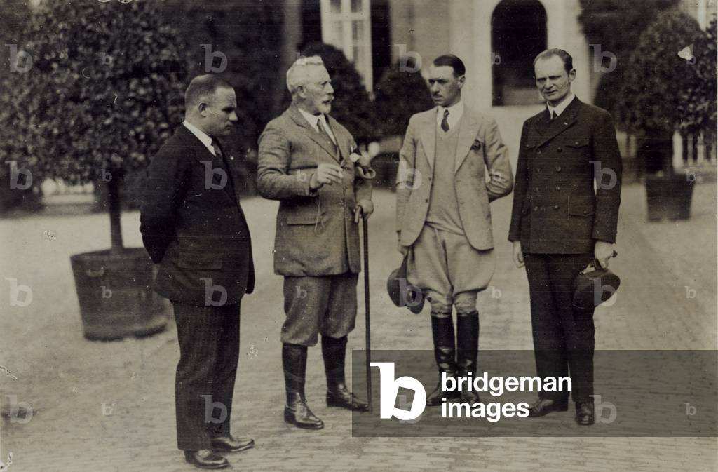 Image de Photographie représentant WILHELM & AVIATORS 1920 par Barnaby's Studios Ltd