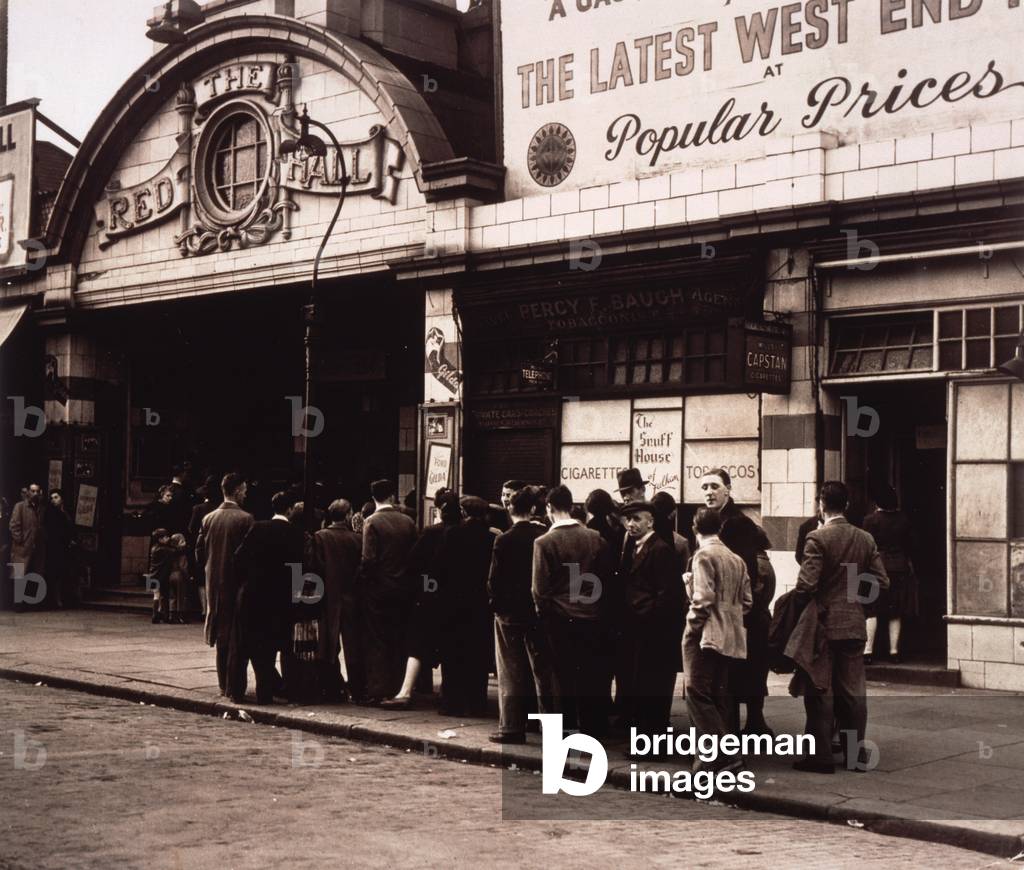 QUEUEING FOR CINEMA '40S
