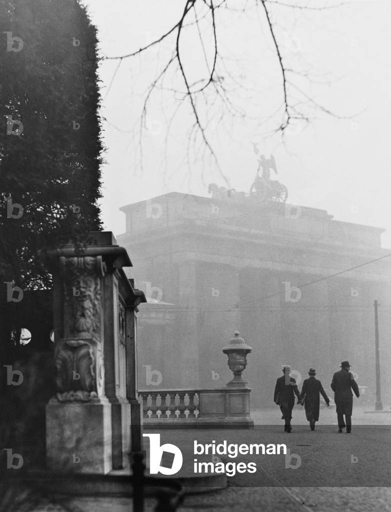 Immagine di Fotografia "Scena atmosferica" 1950 di Barnaby's Studios Ltd