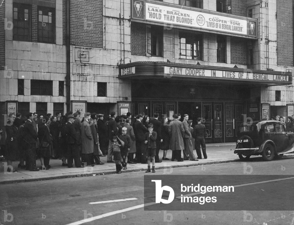 CINEMA QUEUE 1935