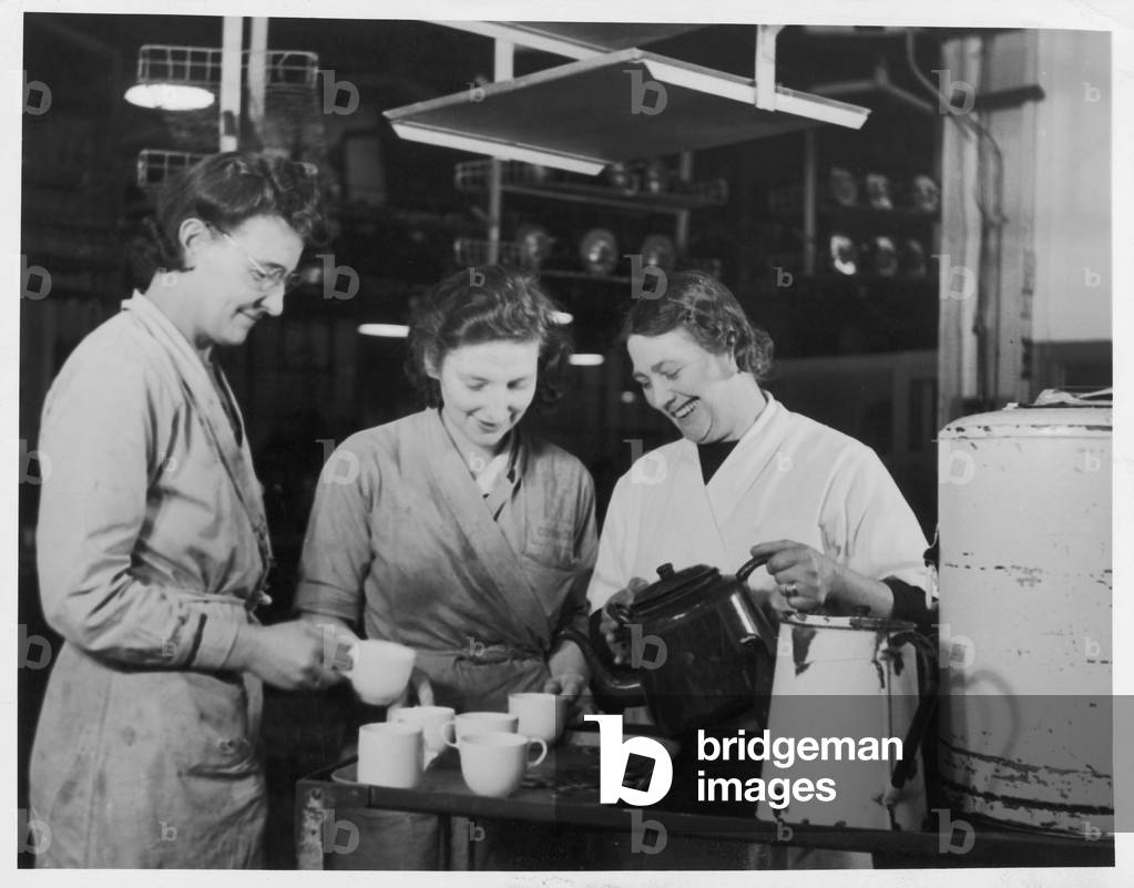 Image de Photographie représentant PAUSE THÉ D'USINE 1930 par Barnaby's Studios Ltd