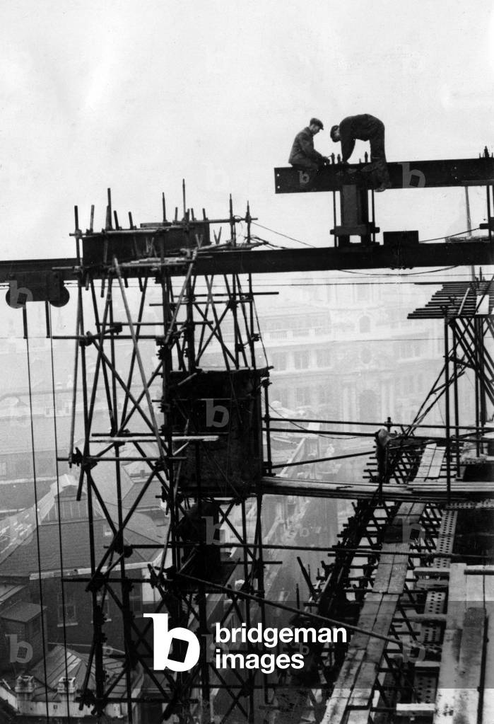 Bild von Fotografie "WESTMINSTER BAUMEISTER" 1930 von Barnaby's Studios Ltd