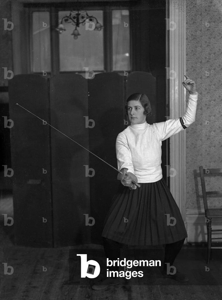 Bild von Fotografie "FECHTSCHULE" 1930 von Barnaby's Studios Ltd