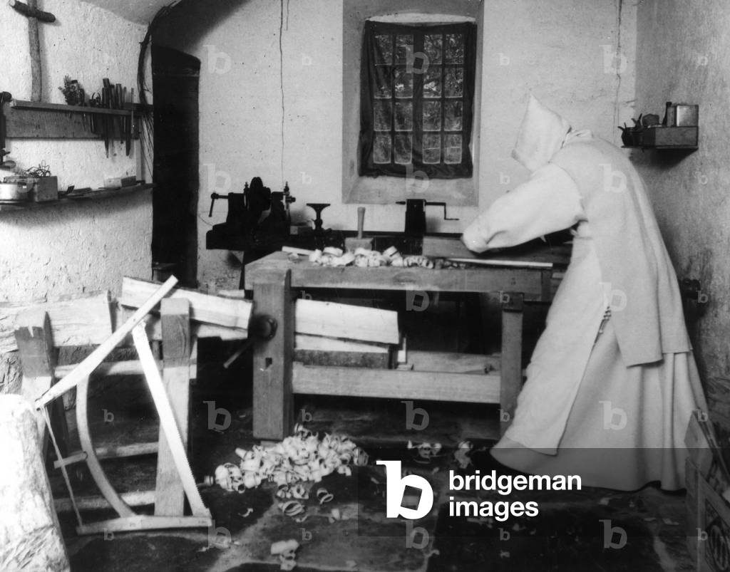 Bild von Fotografie "KLÖSTERLICHER ZIMMERMANN" 1940 von Barnaby's Studios Ltd