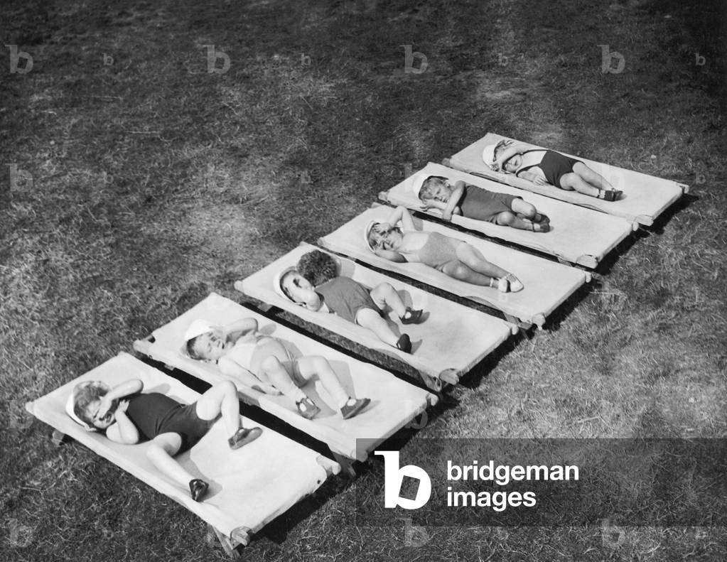 SUNBATHING FOUNDLINGS