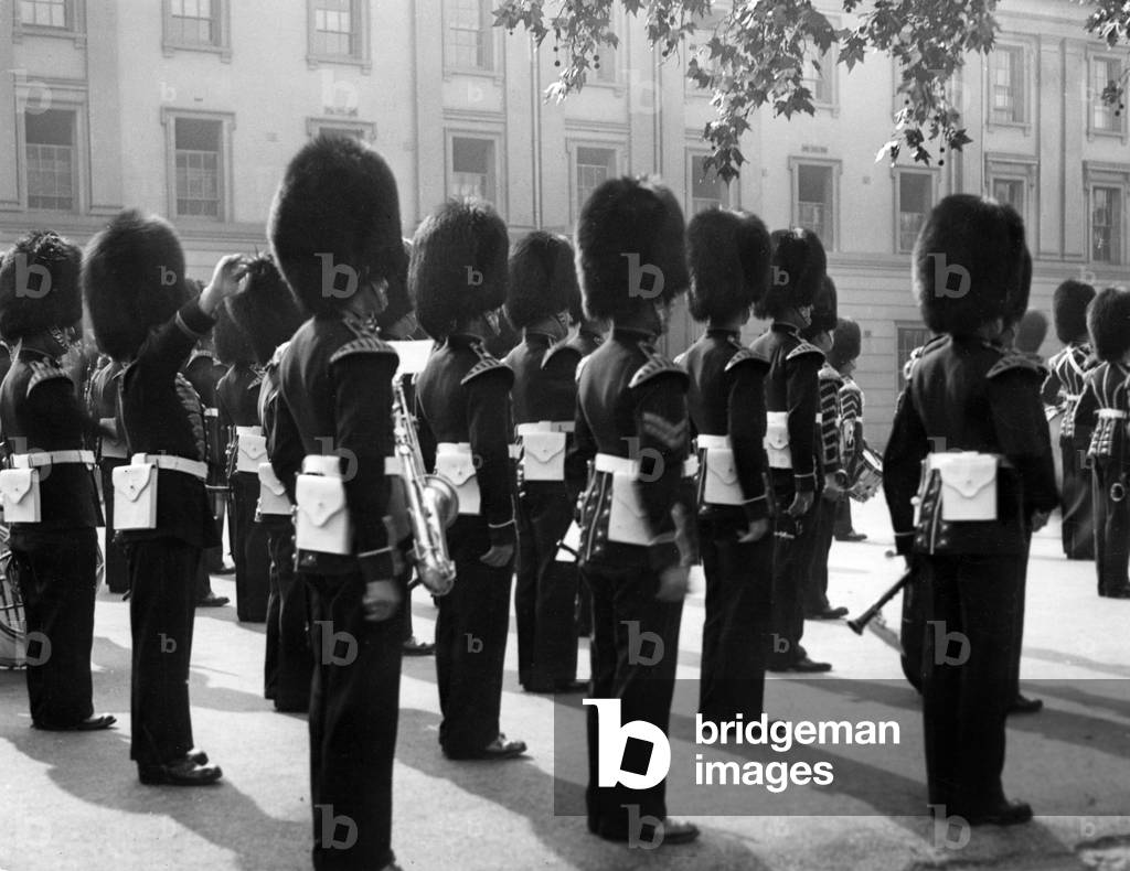 Bild von Fotografie "KÖNIGLICHE GARDE" 1930 von Barnaby's Studios Ltd
