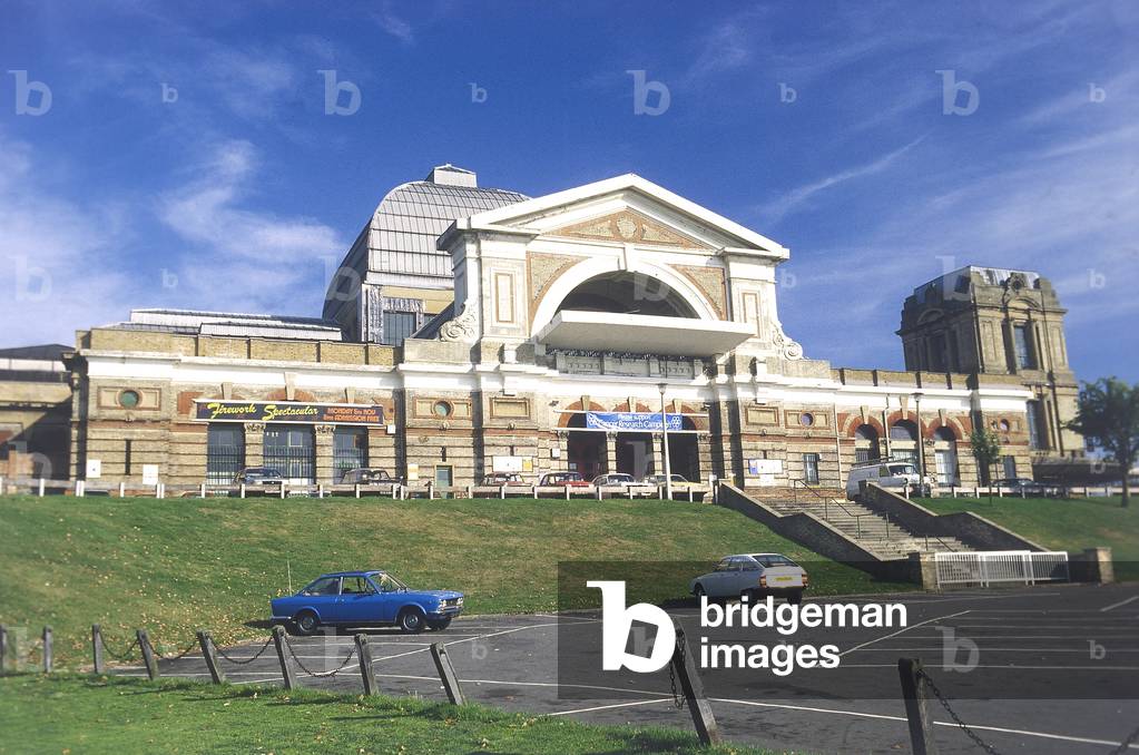 Immagine di Fotografia "PALAZZO ALEXANDRA" 1979 di Barnaby's Studios Ltd