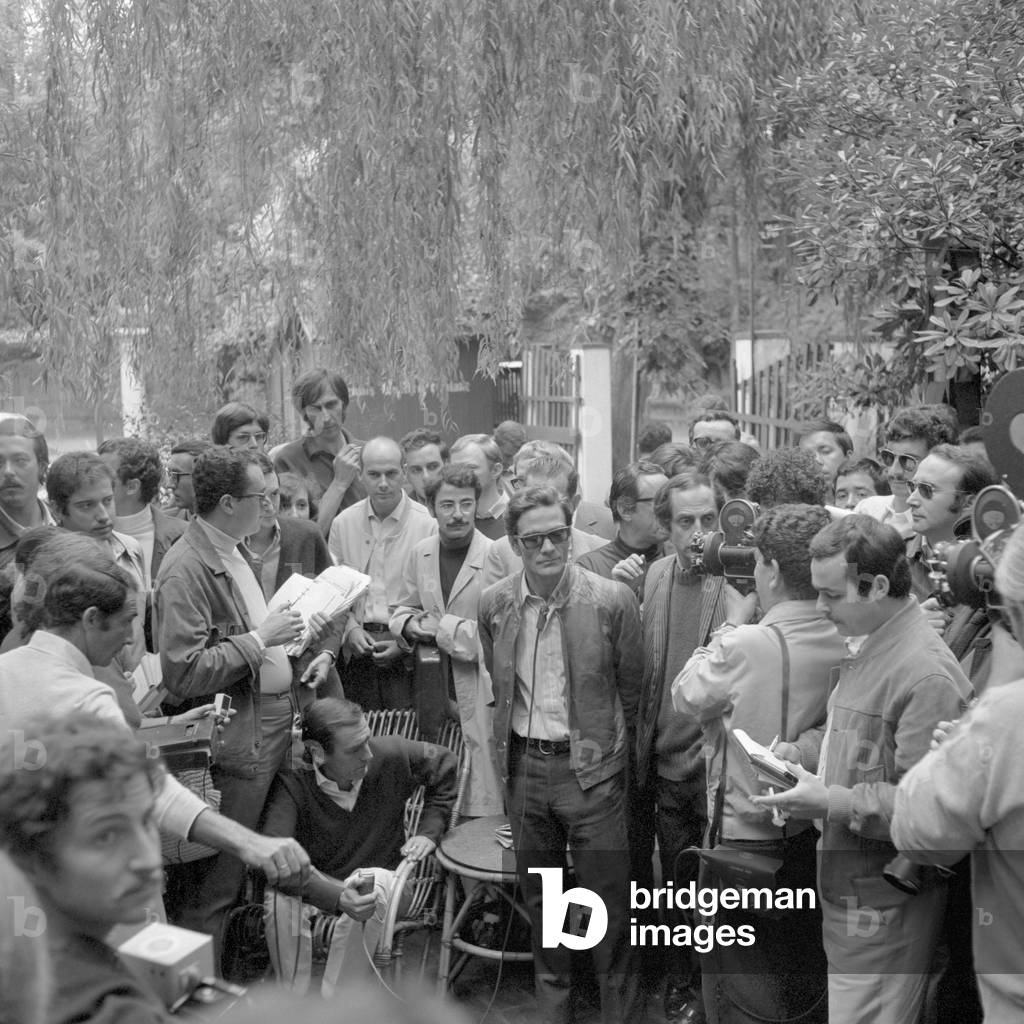 Italian director Pierpaolo Pasolini standing in a talk in during a demonstration against the Biennale, Venice, 1968 : Interviewing Pasolini
