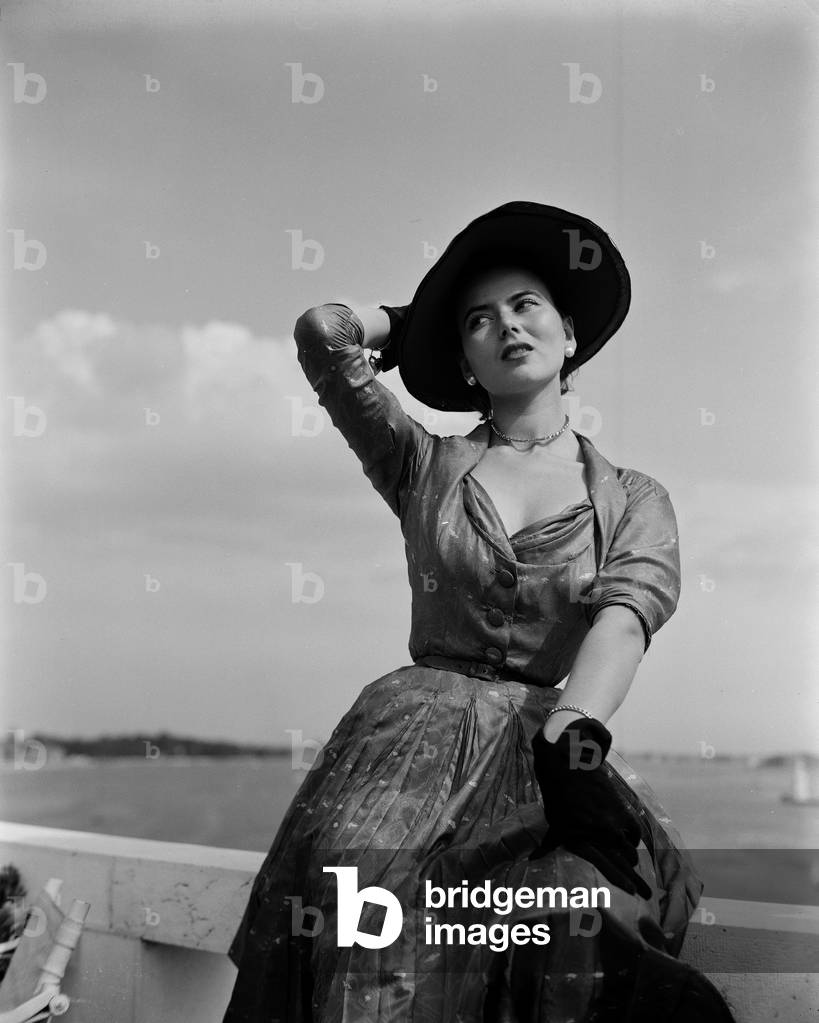 A model wearing Christian Dior fashions in Venice, 3rd June 1951 : Black Gloves And Hat