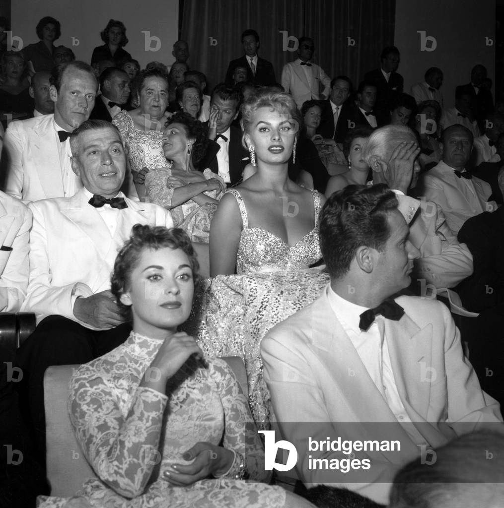 Sophia Loren sitting among the audience in a cinema at the Movie Festival, Venice, Biennale, 1958 (photo)