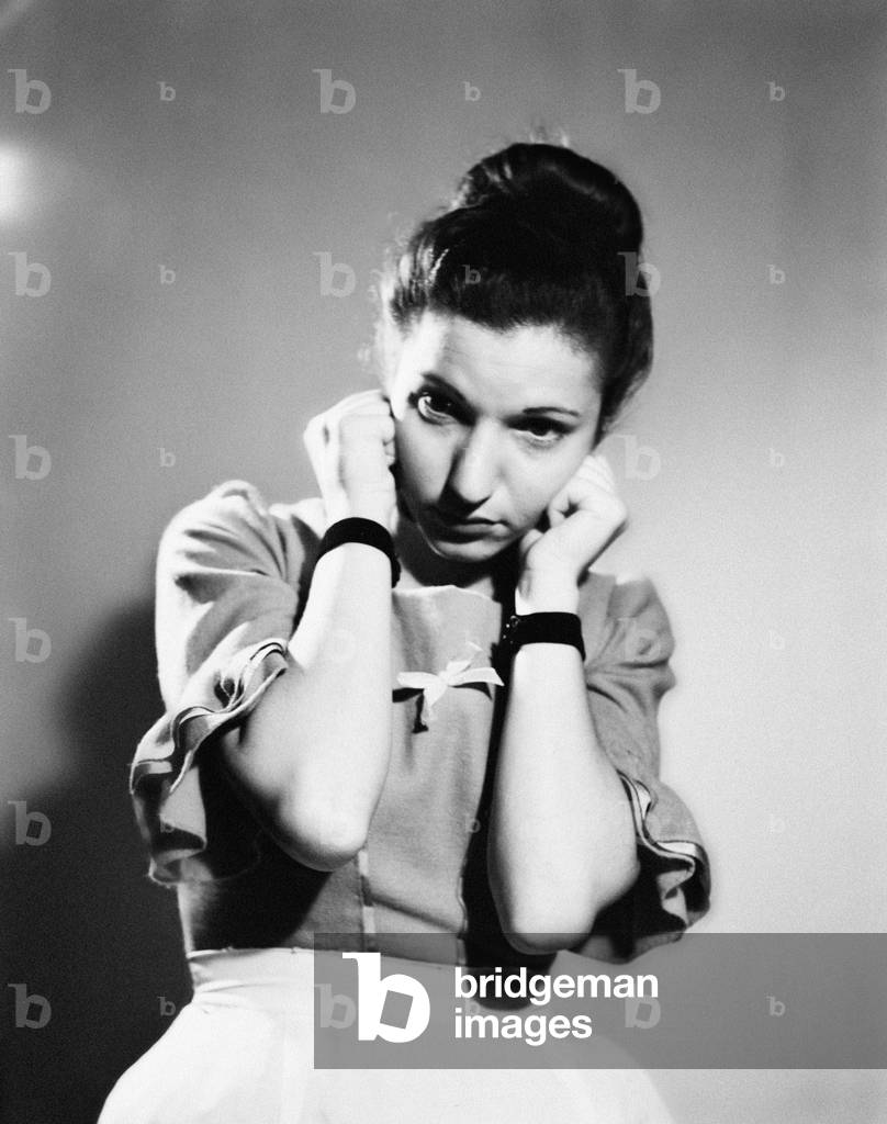 Actress Elsa Merlini (1903 - 1983) as a character in the comic opera 'I Quatro Rusteghi' at the Venice Theatre Festival in Italy, 1947 : Wally Lucchiari