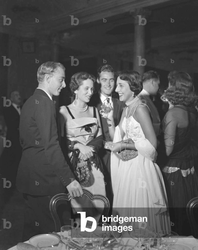 Italian glass designer Ludovico De Santillana portrayed with Maria Venini, Andrea Vespignani and Andrea Hercolani at the party for the 'Acqua Panna' prize-giving, Venice, 1950s : Premio Acqua Panna