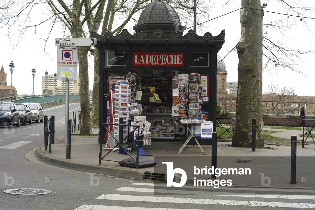 Newspaper kiosk near Pont St. Pierre, Toulouse