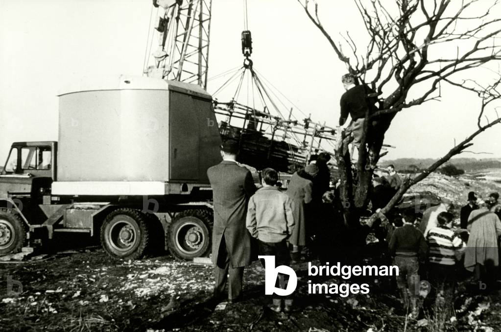 Excavation of Ferriby boat 3, 1963 (b/w photo)