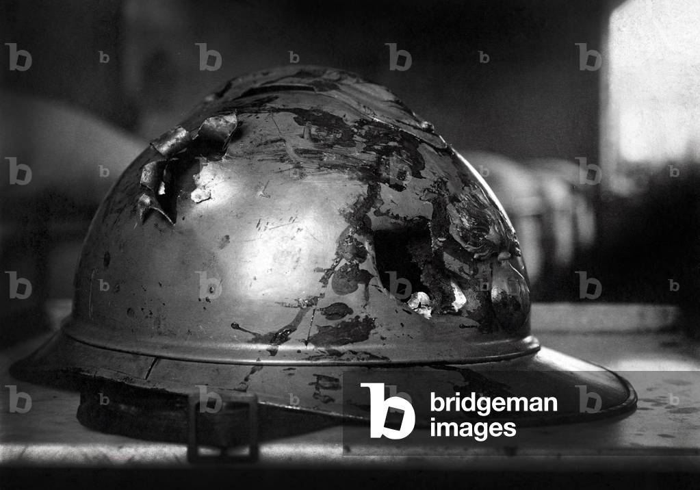 French helmet (b/w photo)