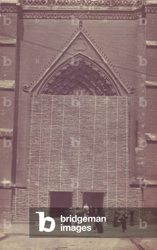 1915-The side door of the Cathedrale d'Amiens protected from bombs by sandbags