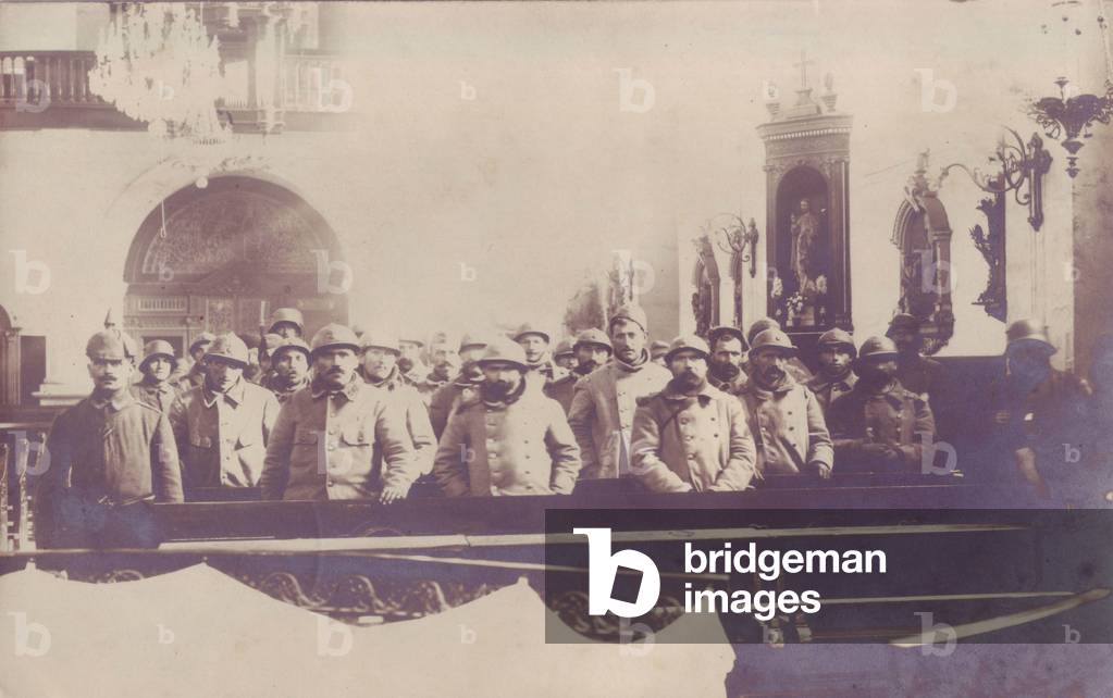 1916- Battle of French Verdun-Soldats Prisoners and gathered within a Church