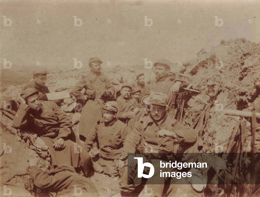 French soldiers in a trench 1915