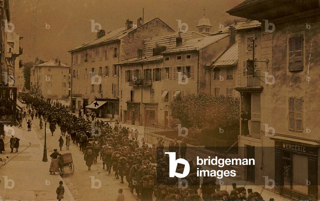 French soldiers crossing a village to get to the front (b/w photo)