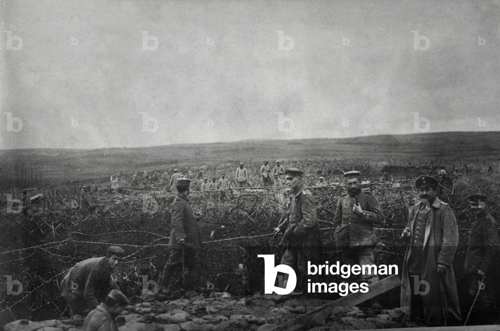 Fraternisation (b/w photo)