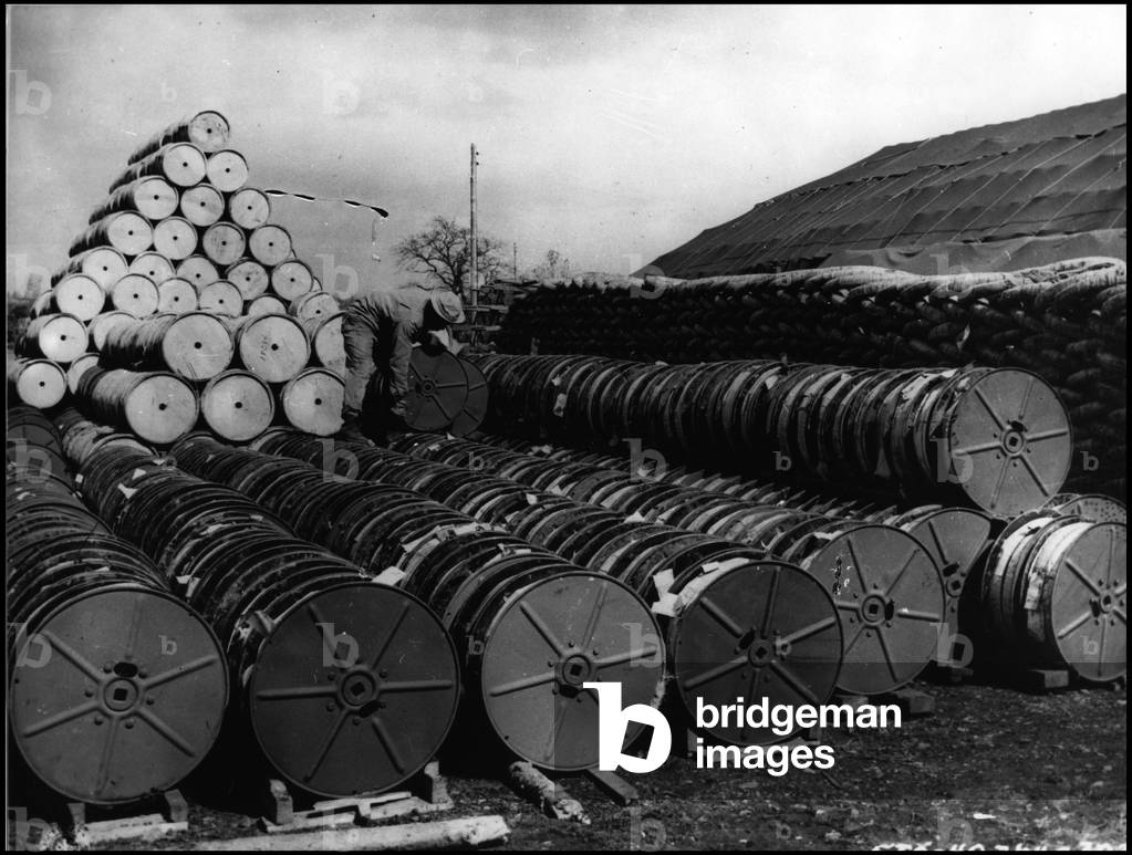 Preparation of the debarkage in Normandy on 6 June 1944 (D Day or D Day): storage of telephonic cables for debarking on an allied base in Great Britain. Photography May 1944.