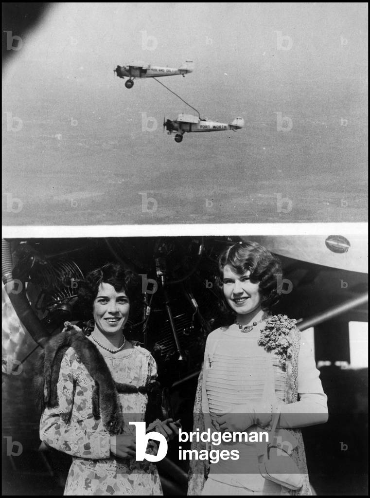 Fort Worth, Texas USA May 19-26, 1929: Top; last in-flight refuelling of the aircraft “” Fort Worth”” during its flight record of 172 hours 32 minutes and two seconds: Down; wives of the two pilots Mrs. Reginald L.Robbins and Mrs. Jim Kelly