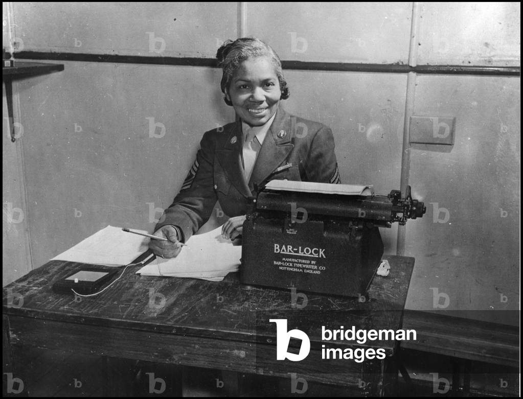 Second World War (1939-1945): an African American Women's Army Corps battalion is in charge of the entire Postal Service of the European Theater of Operations (ETO). Sgt. Cleopatra Daniels has his office in front of a bar lock machine at the temporary battalion headquarters. Photograph taken on an American base in Great Britain, February 1945.