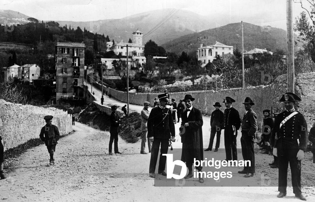International Economic Conference of Genes (Italy), 10 April-19 May 1922: Italian Carabinieri keep the entrance of the Royal Palace during the conference - Genoa, Italy, 10th April-19th May 1922: Italian guards in front of the Royal Palace where is held the International Economic Conference